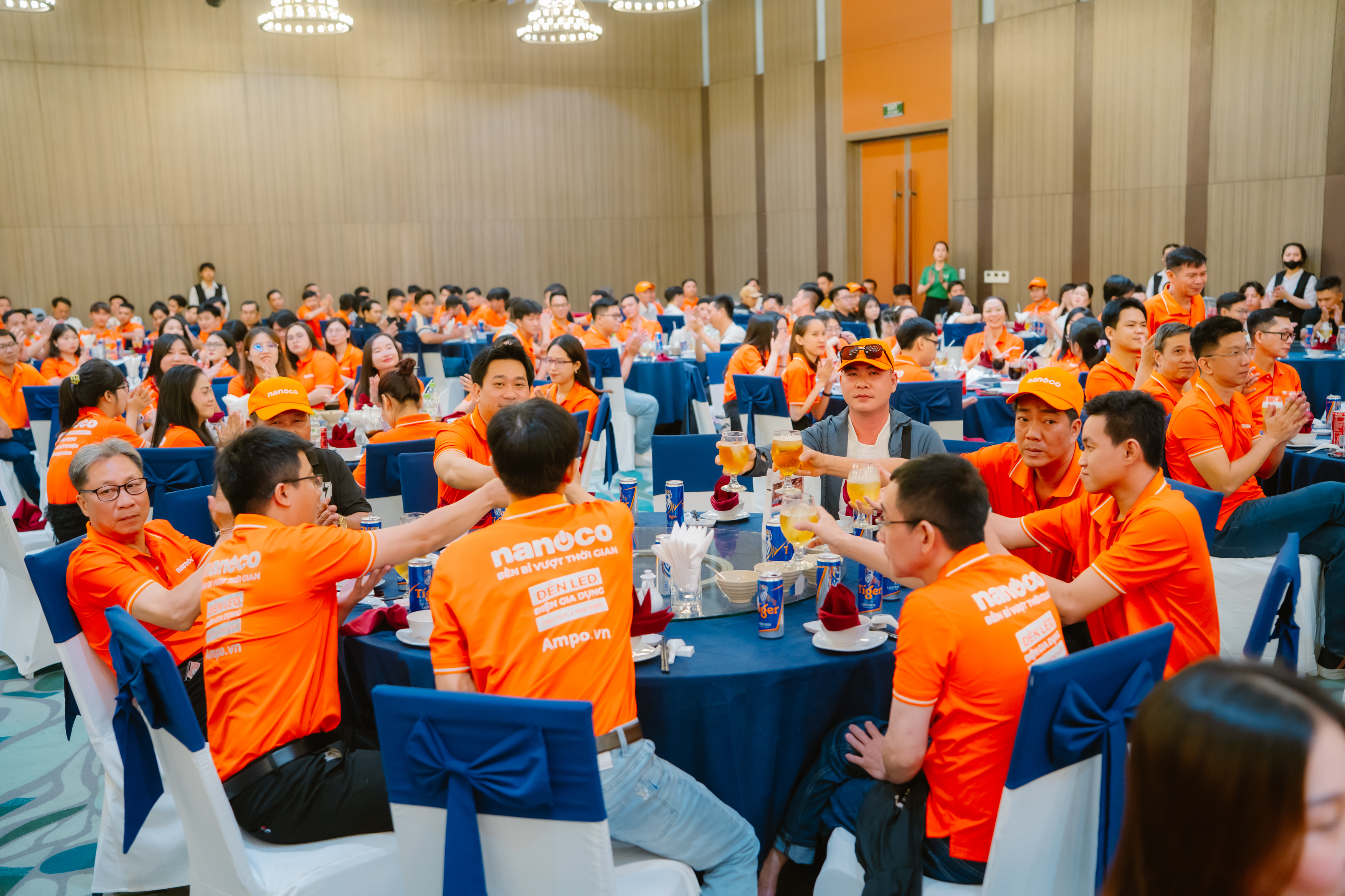 YEAR END PARTY - Một năm bứt phá xứng đáng một đêm bùng nổ